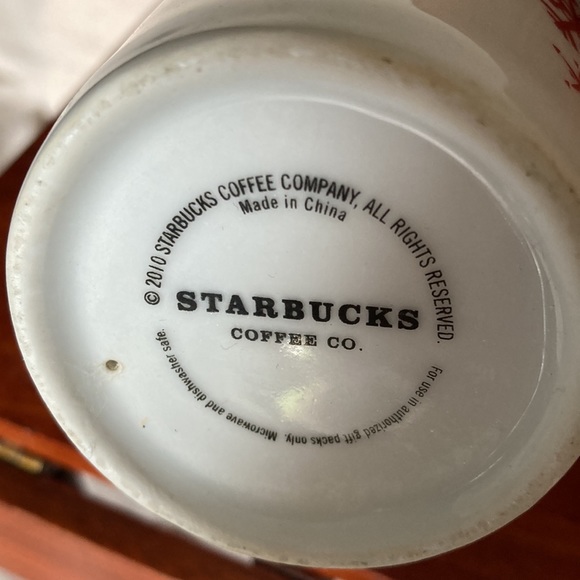 Vintage and rare Starbucks 2010 holiday tall mug - Picture 3 of 3